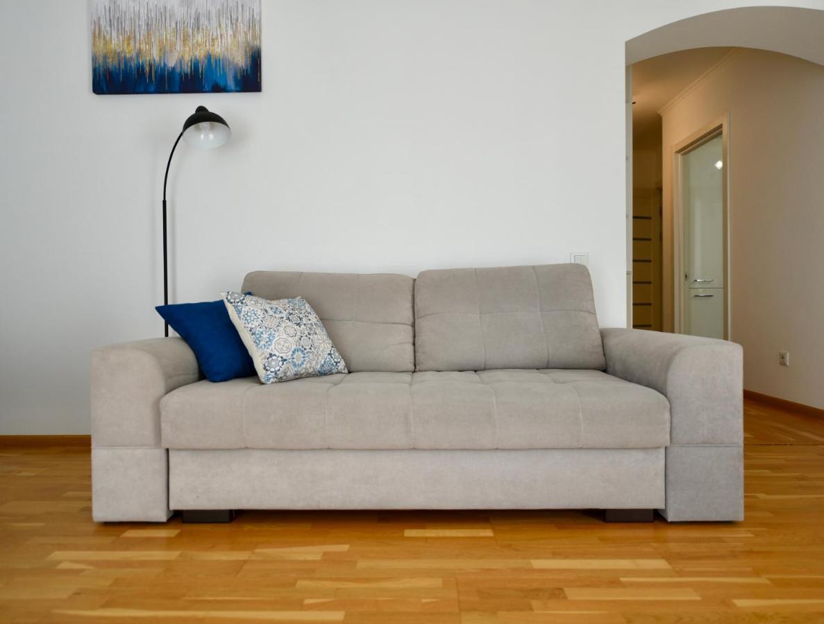 Cozy Apartment Next To The Park Ternopil Exterior photo