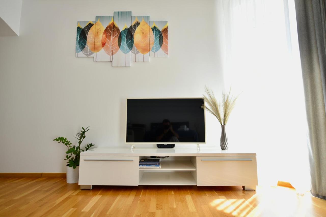 Cozy Apartment Next To The Park Ternopil Exterior photo