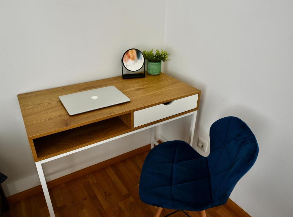 Cozy Apartment Next To The Park Ternopil Exterior photo
